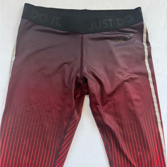 Nike Dri Fit Women’s Tight Moment Federation Collection Red Leggings SZ M - Picture 11 of 16